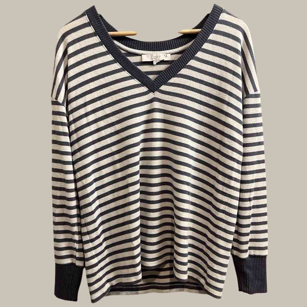 LOFT Striped V-Neck Pullover Top Womens Medium Navy White Ribbed Cuff Relaxed
